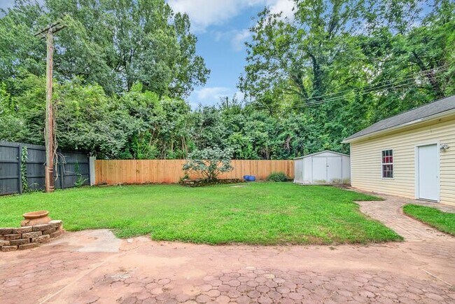 Building Photo - Space to Live, Room to Dream, 4BR/2BA with flex space, office, 2 car dettached garage and ample p...