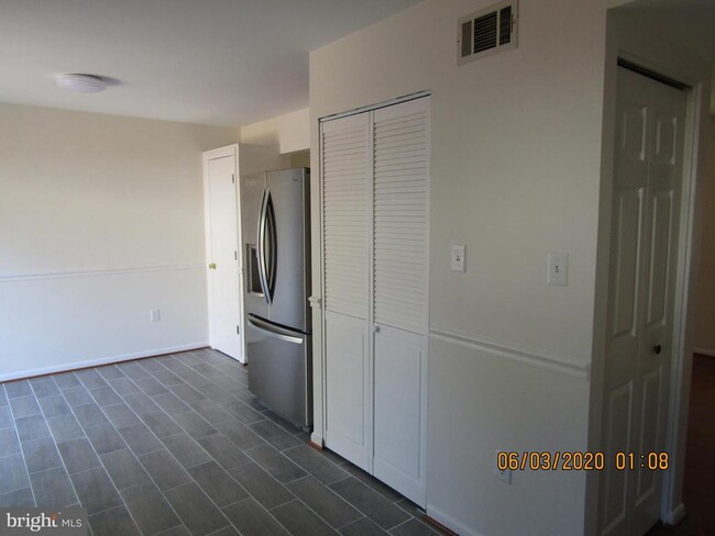 Building Photo - 4158 Hamlin Ct