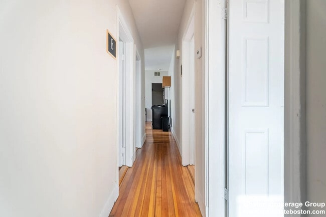 Building Photo - 33 Edison Green