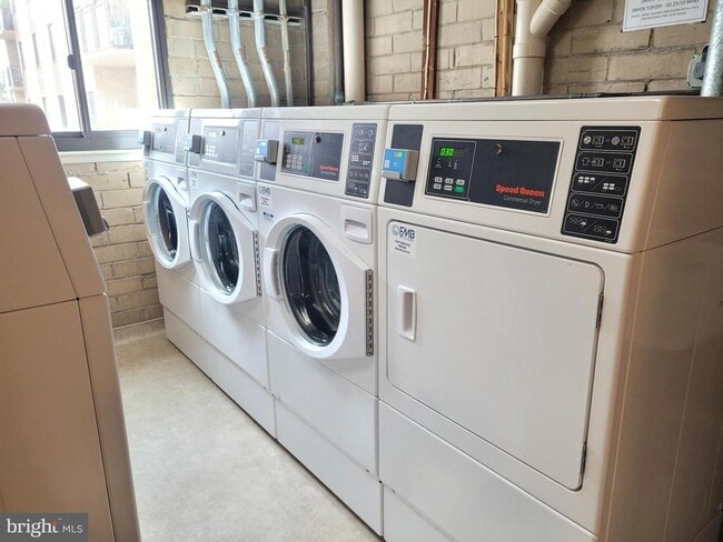 Building Photo - 3101 S Manchester St