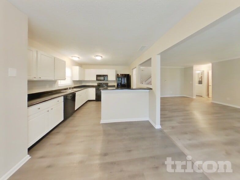Building Photo - 911 Pine Ridge Way