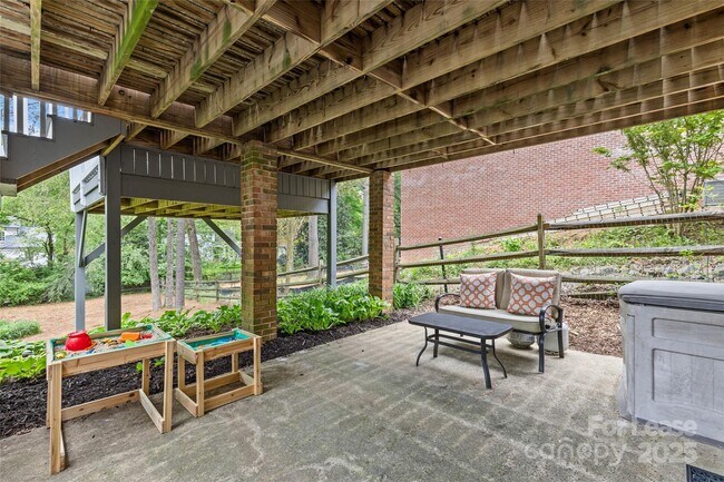 Building Photo - 2418 Ainsdale Rd