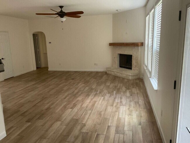 Building Photo - 403 Knights Cross Dr