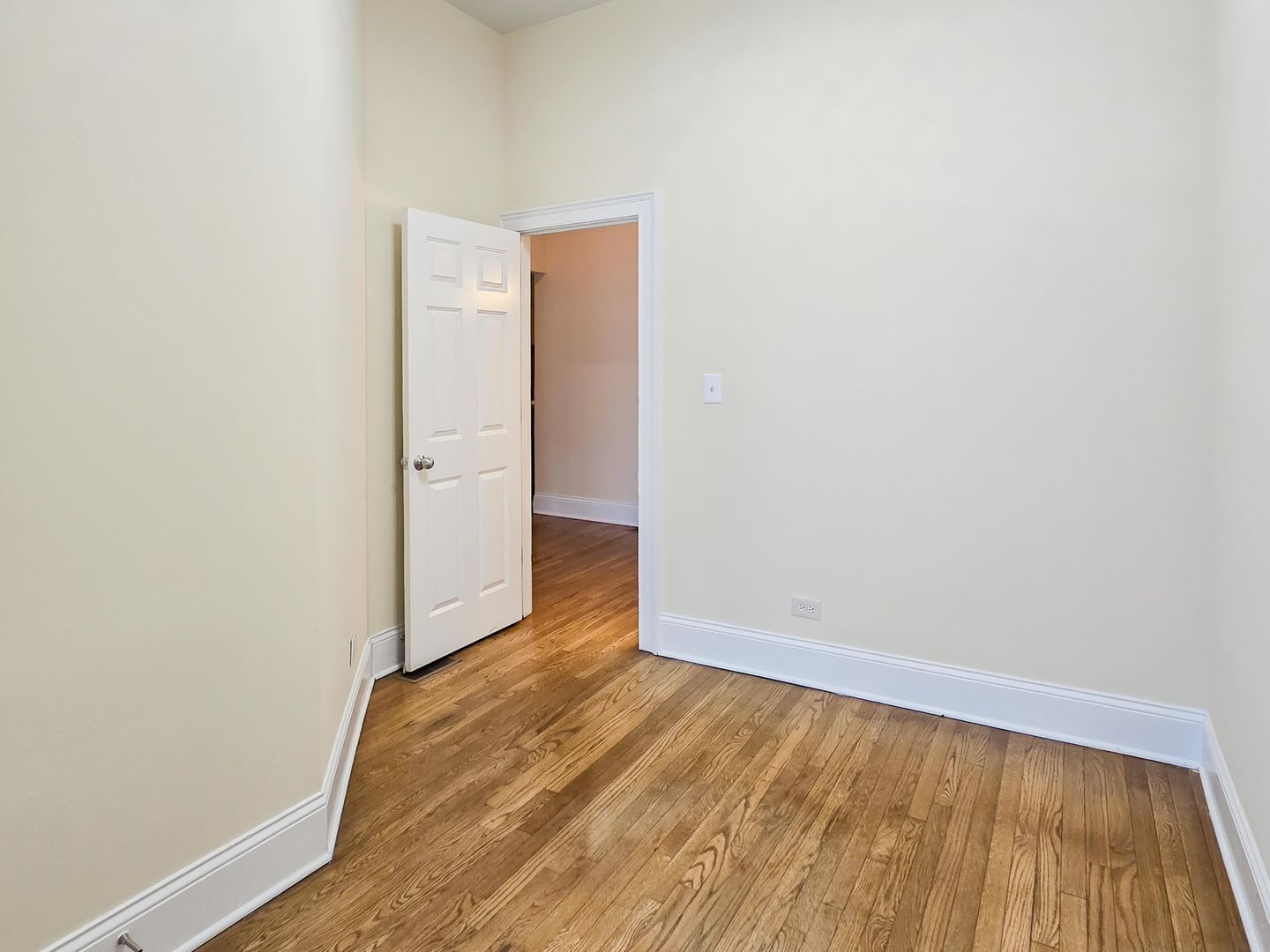 Building Photo - 877 W Lill Ave