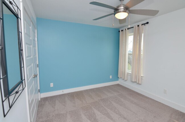 Building Photo - Stunner in East