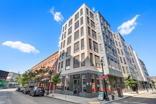 Building Photo - 16 Taber St
