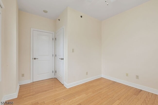 Building Photo - 453 Springfield Ave