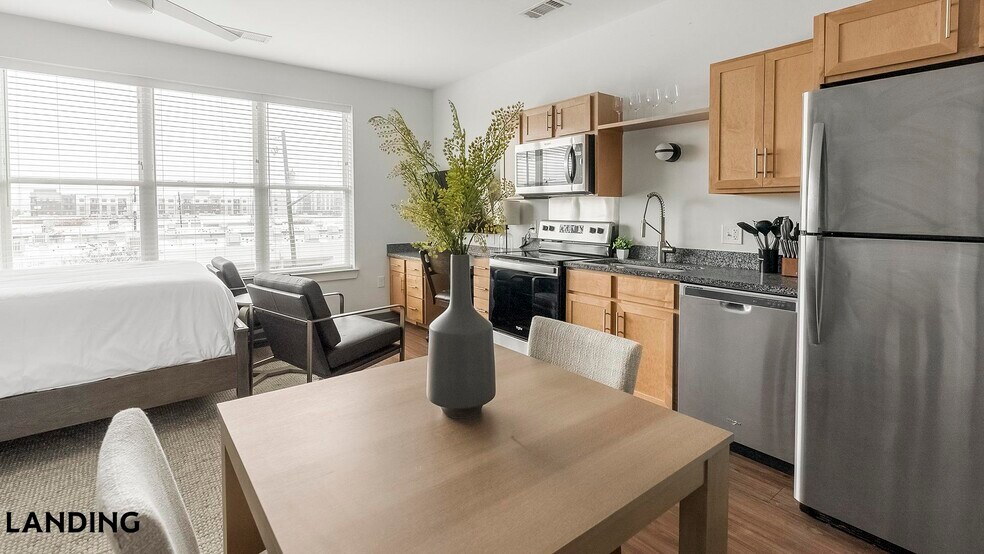 Building Photo - 302 13th St S