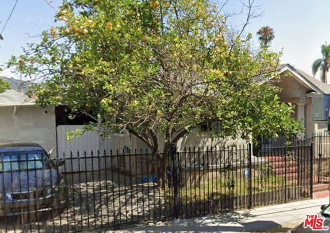 Building Photo - 5061 Fountain Ave