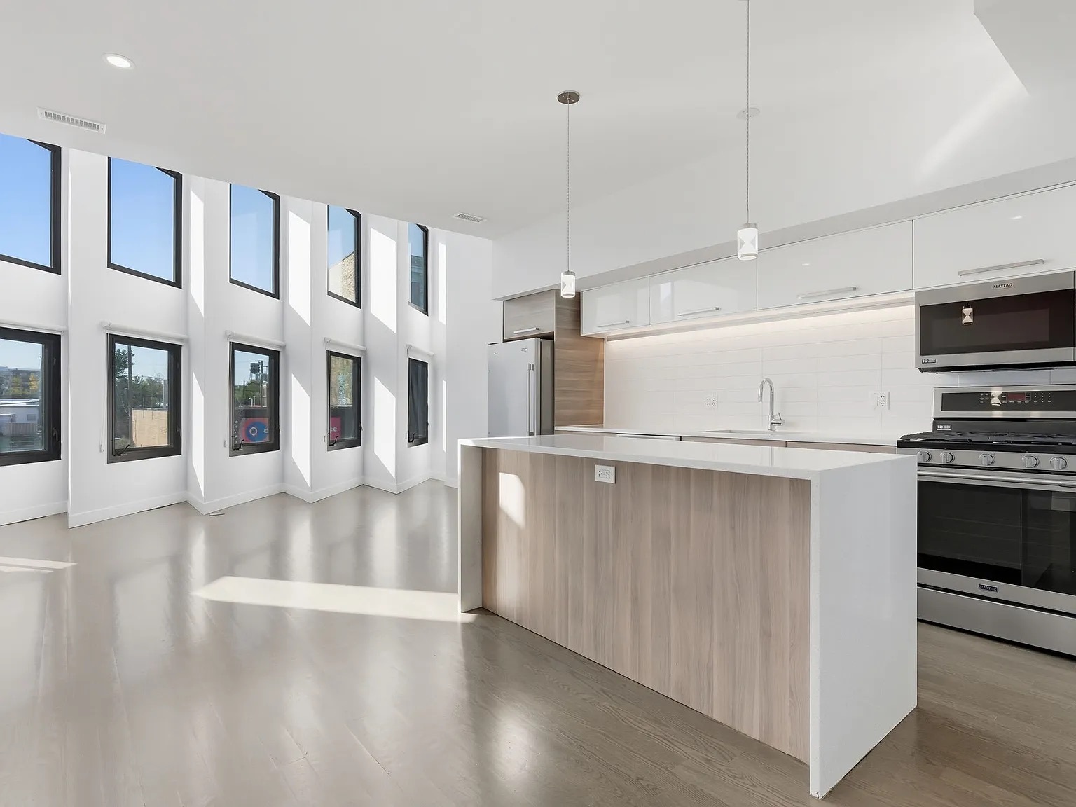 Building Photo - 2012 W Grand Ave