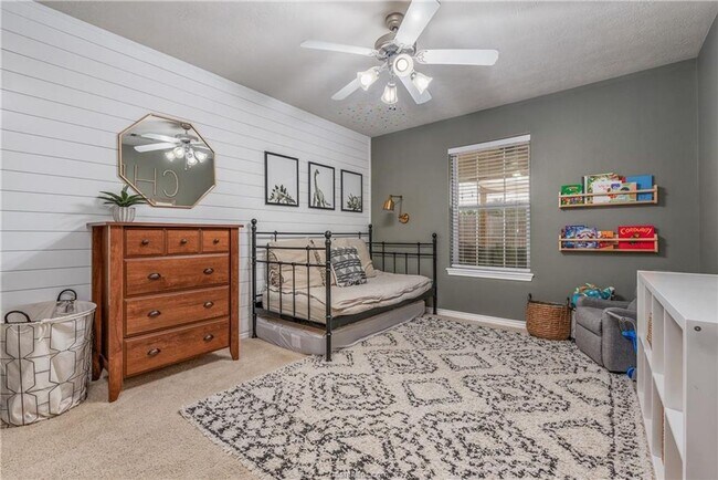 Building Photo - Beautiful 3 Bed, 2 Bath in Castlegate