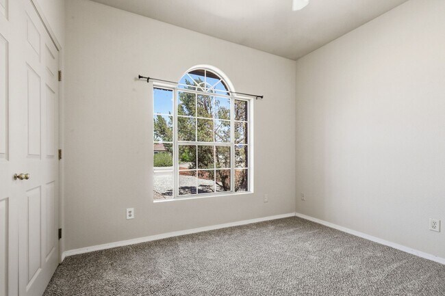 Building Photo - Conveniently Located 4 Bedroom 2 Bath Home