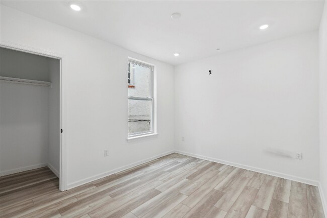 Building Photo - 890-892 N 42nd St