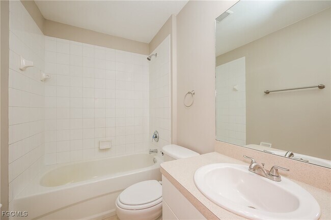 Building Photo - 458 Westdale Ave