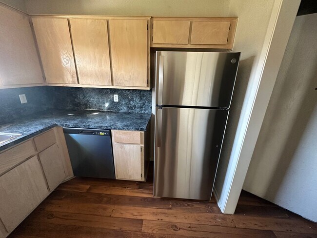 Building Photo - AVAILABLE NOW! - 2 WEEKS FREE!