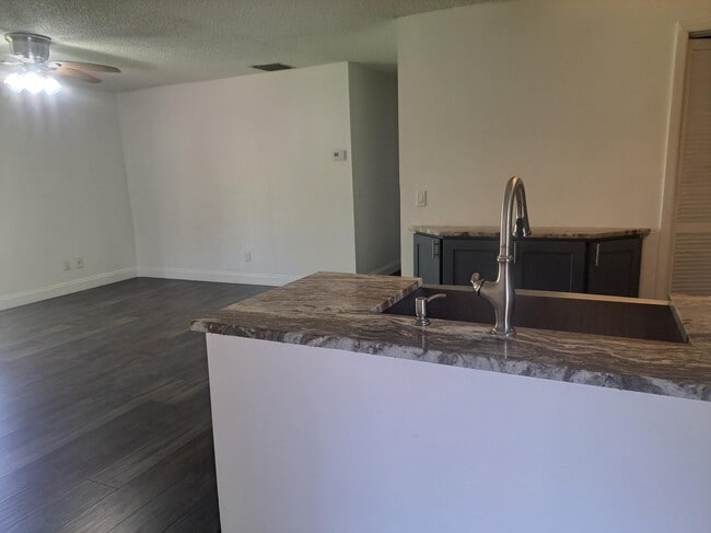Building Photo - 2050 Oleander Blvd