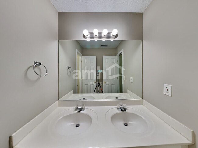 Building Photo - 3830 Rivendell Ln