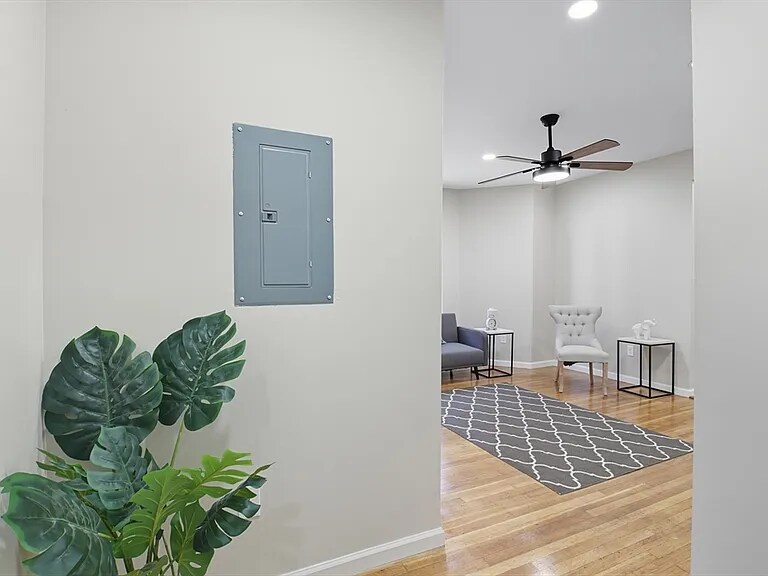 Building Photo - 12 Saint James Ave