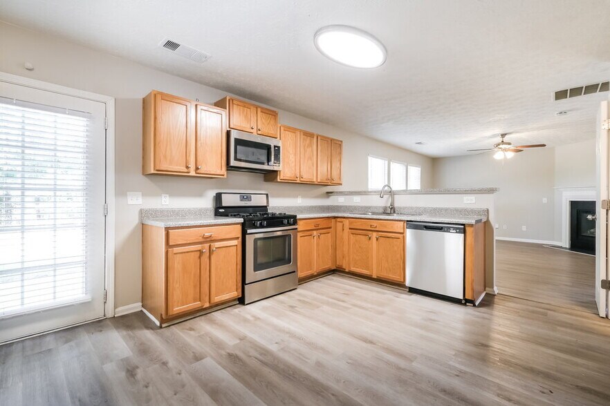 Building Photo - 1374 Ivey Pointe Dr SE