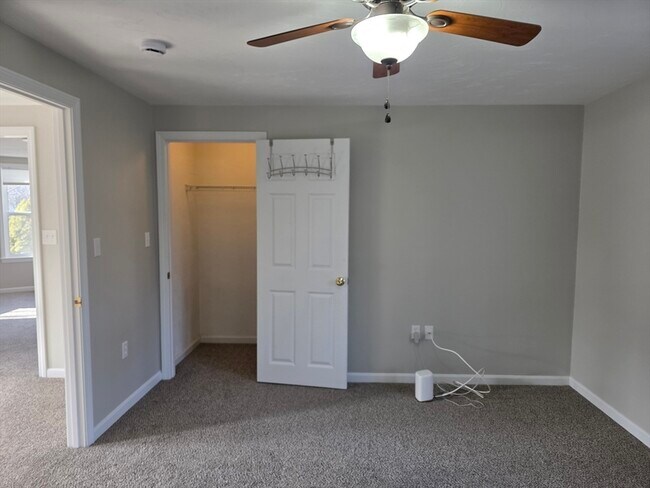 Building Photo - 284 School St