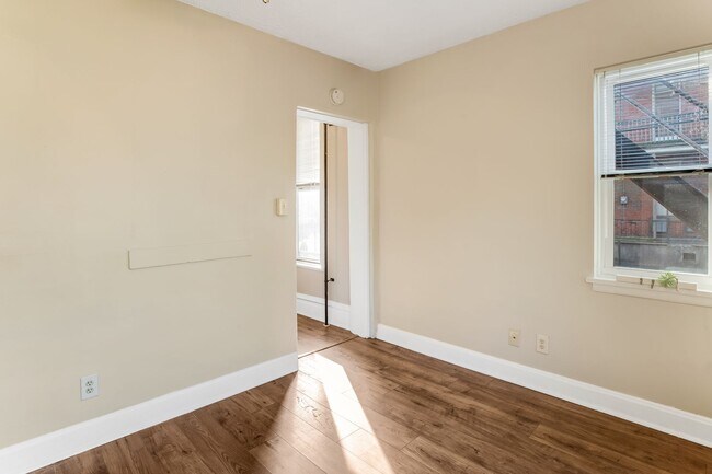 Building Photo - 1816 Green St