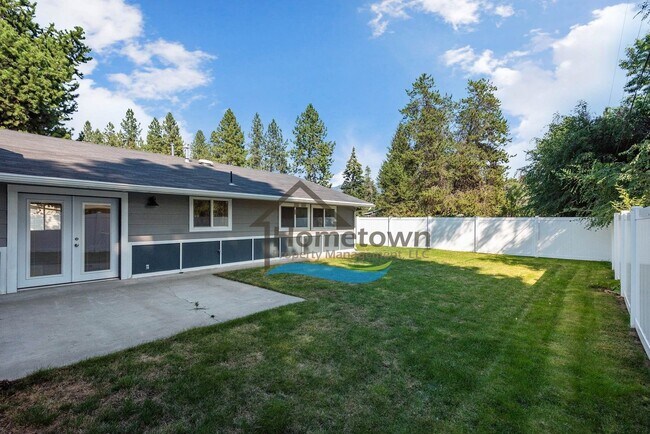 Building Photo - 3 Bedroom Home with Attached 3-Bay Garage ...