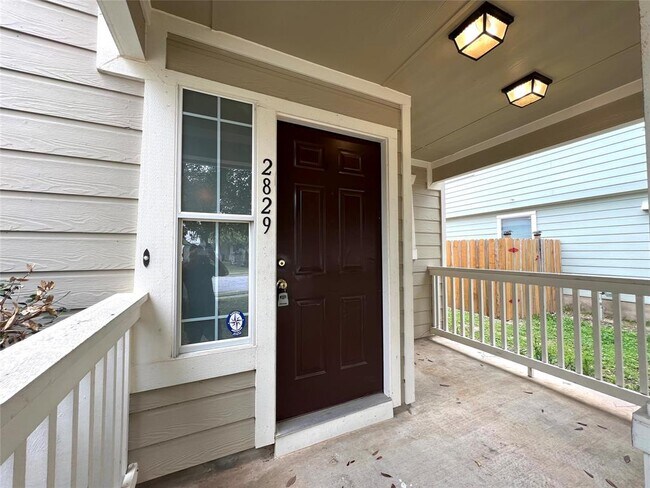 Building Photo - 2829 Deerfern Ln