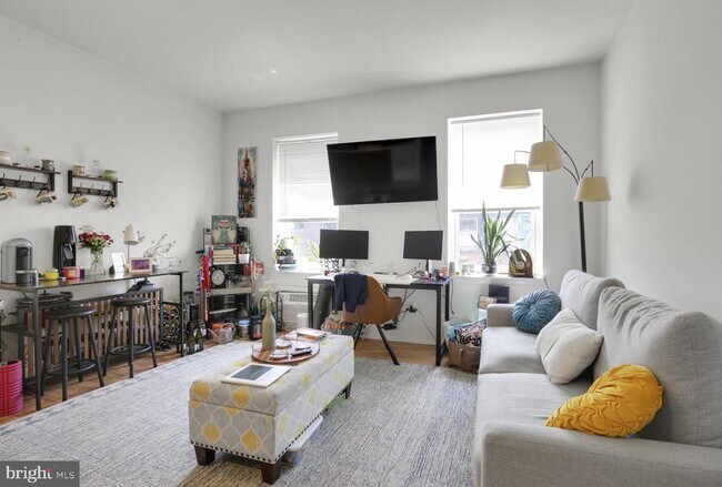 Building Photo - 2137 Spruce St