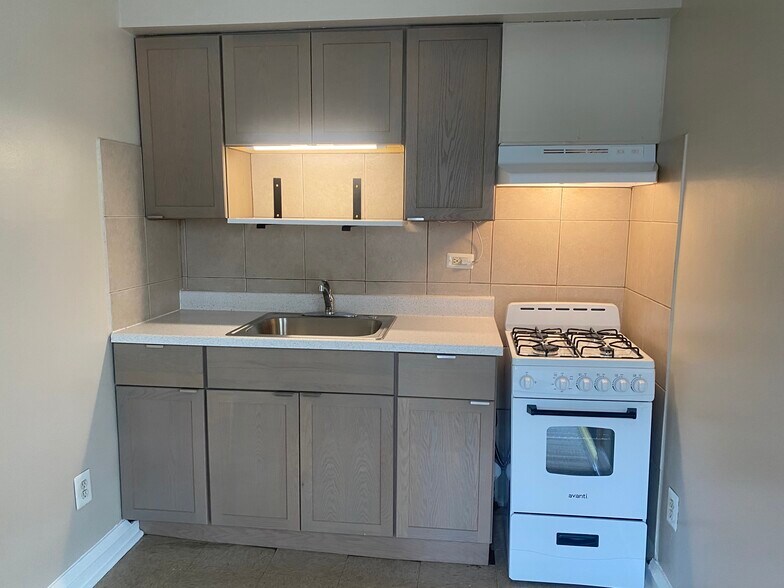 Kitchen new cabinets, new stove. - 114 E Main St