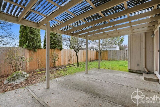 Building Photo - 17019 SE 3rd St