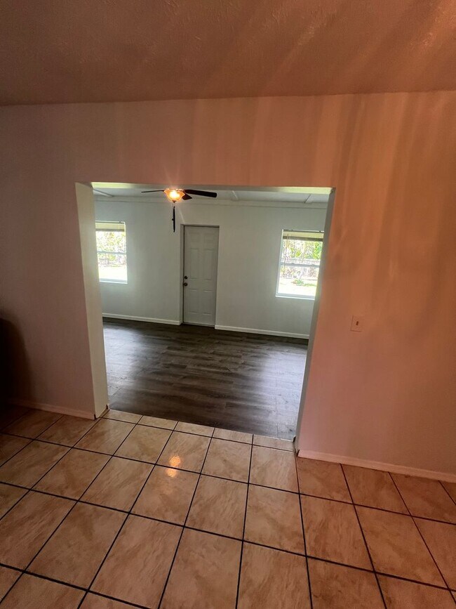 Building Photo - 3 BEDROOM 2 BATH CONVENIENTLY LOCATED WITH A TROPICAL OASIS IN THE BACK YARD!