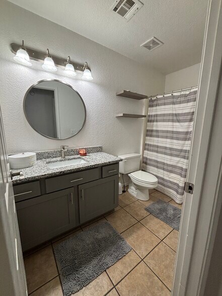 Building Photo - 431 Spicewood Trl