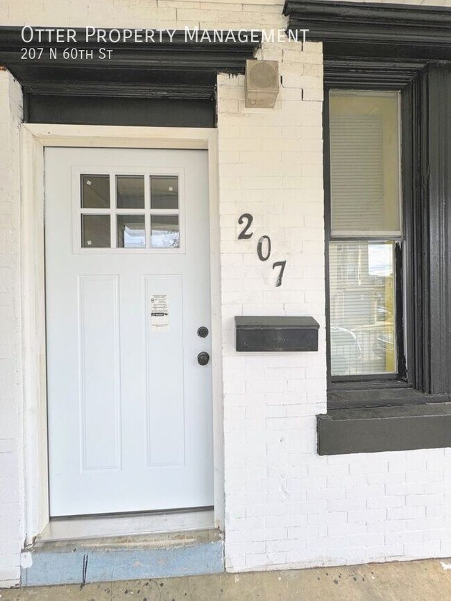 Building Photo - 207 N 60th St