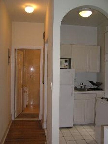 Building Photo - 316 W 51st St