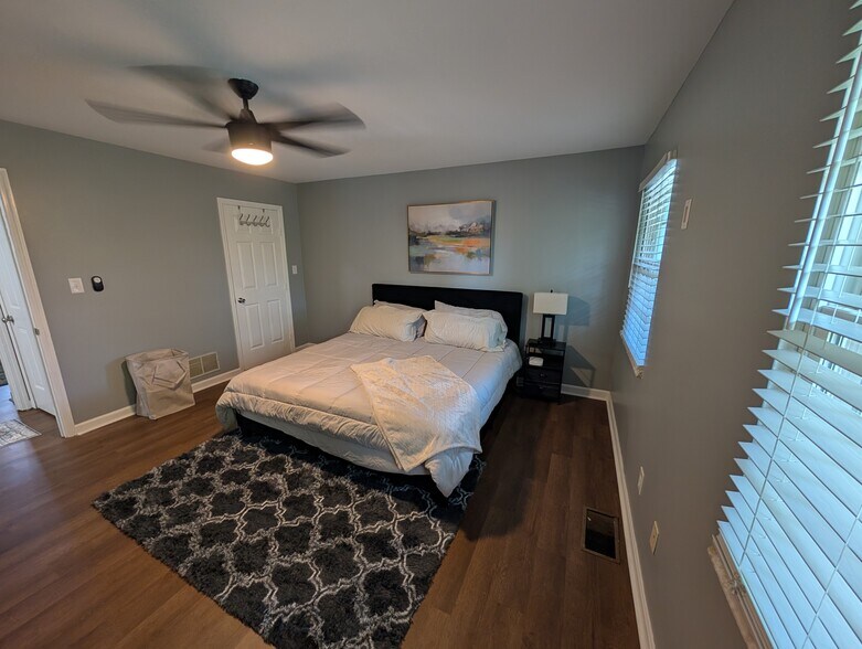 Building Photo - 550 Darby Creek Rd