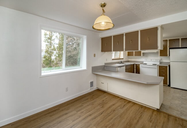 Building Photo - 13314 86 Ave E