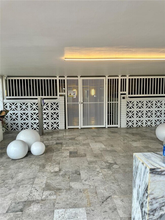 Building Photo - 401 Ocean Dr