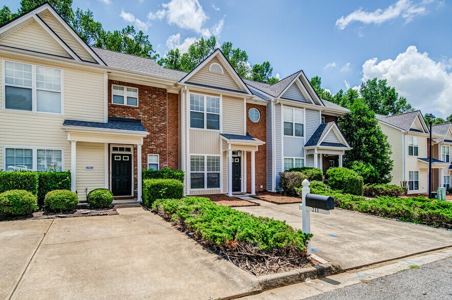 Building Photo - 211 Pearl Chambers Dr