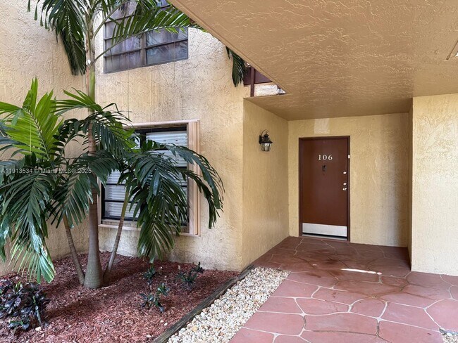 Building Photo - 9015 SW 125th Ave