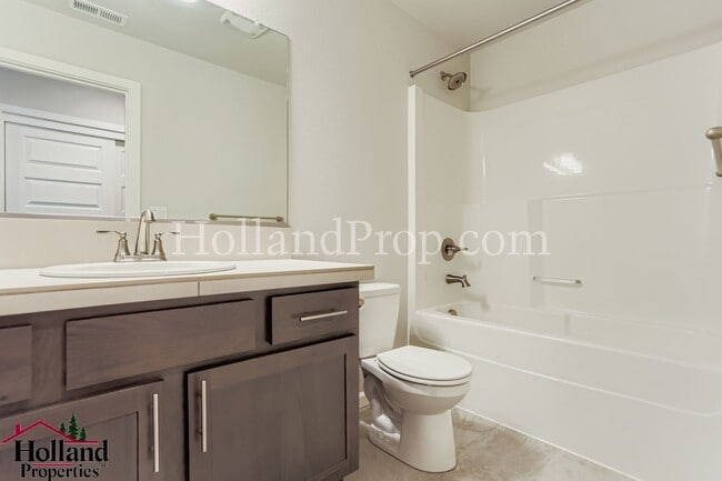 Building Photo - ** Stunning 5-Bedroom, with Pergola! Move in special $300 off first month rent*** NEW PRICE at $2...