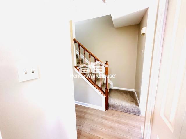 Building Photo - 661 Realm Ct W