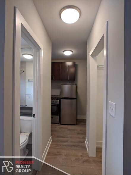 Building Photo - 437 W Belden