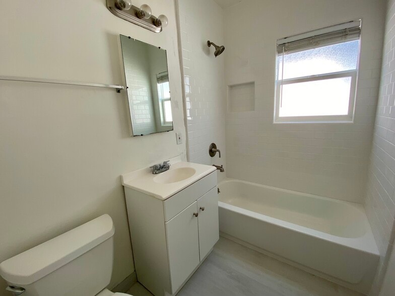 Bathroom - 152 Ximeno Ave