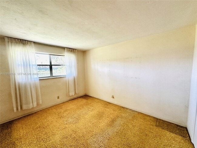 Building Photo - 2601 NE 32nd St