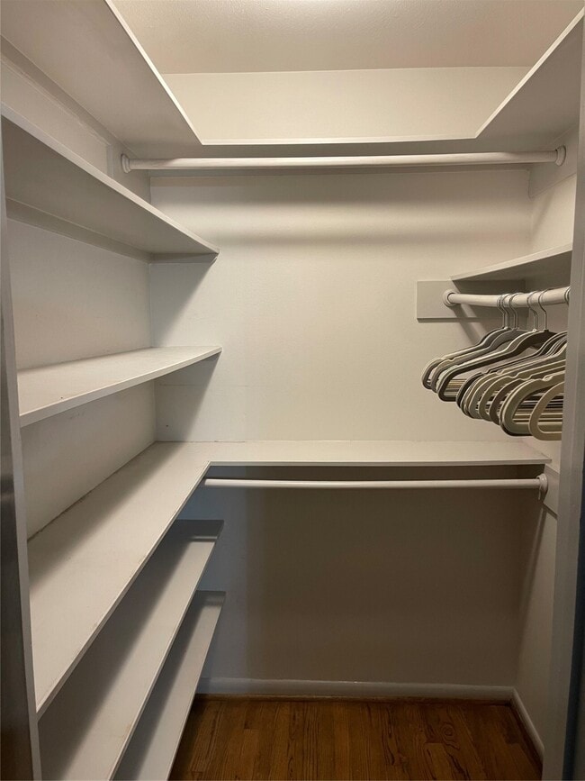 Building Photo - 11303 Greenwillow Dr