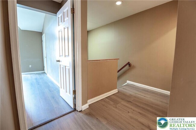 Building Photo - 109 Freedom Ct