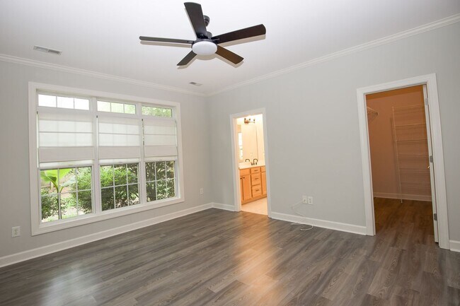 Building Photo - Beautiful corner lot home- Woodlake