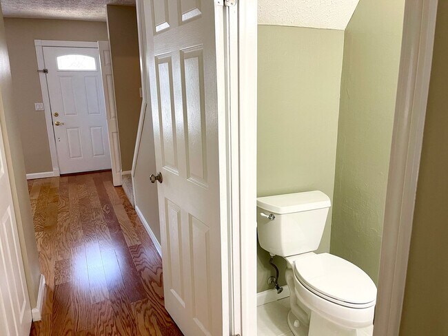 Building Photo - Welcome to this charming 3-bedroom, 2.5-ba...