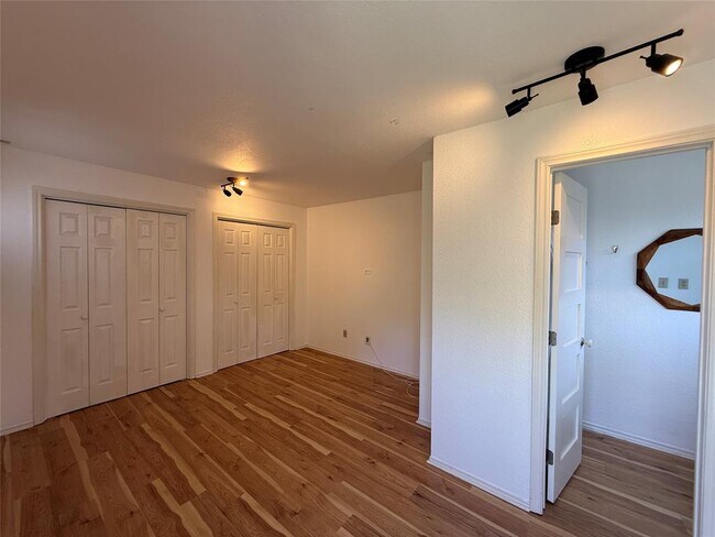 Building Photo - 4606 Depew Ave