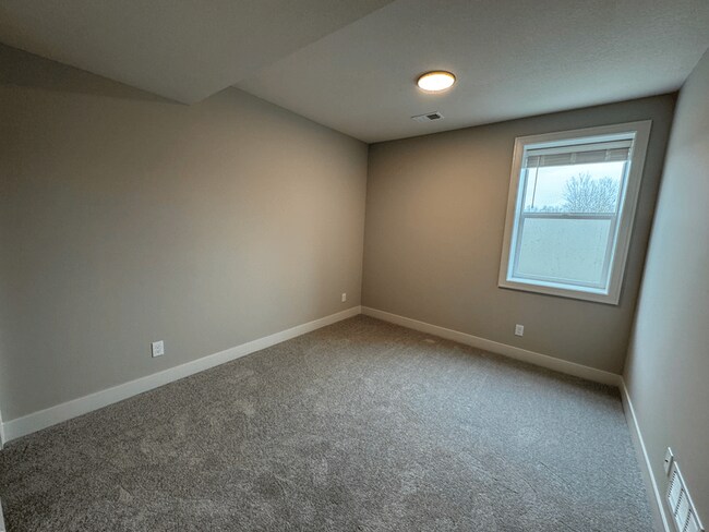 Building Photo - 1401 SW Winthrop Dr